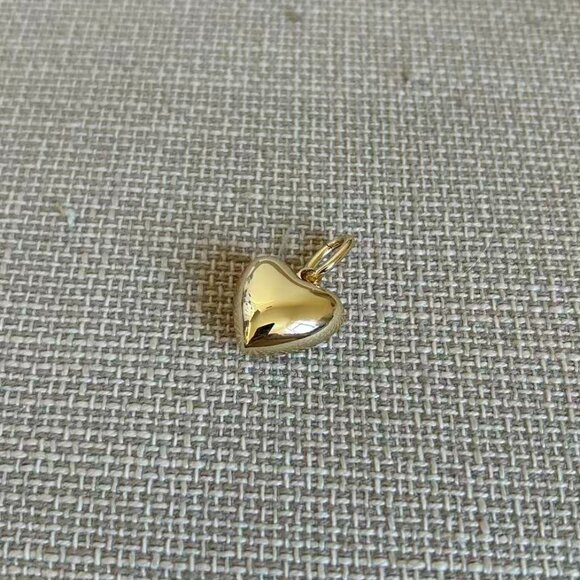 Roxane Assoulin The Mini Puffy Heart Charms Gold - Picture 3 of 4